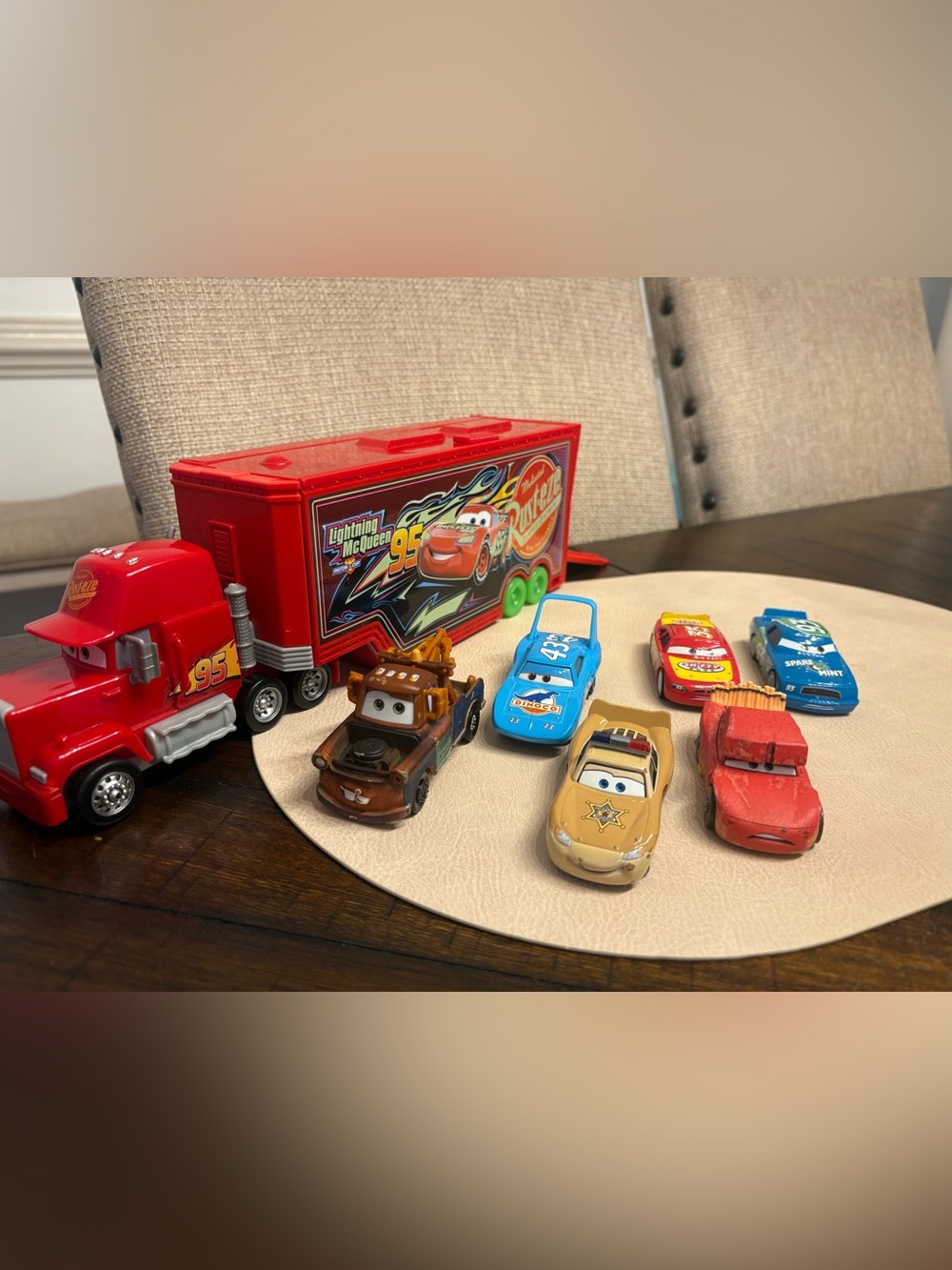 Cars Lightning McQueen Red Truck Playset with 7 Character Cars
